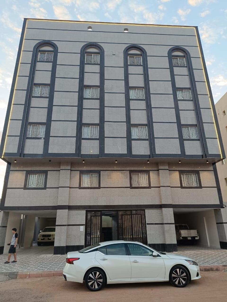 Yaqoot Al Madina Suites العوالي المظهر الخارجي الصورة