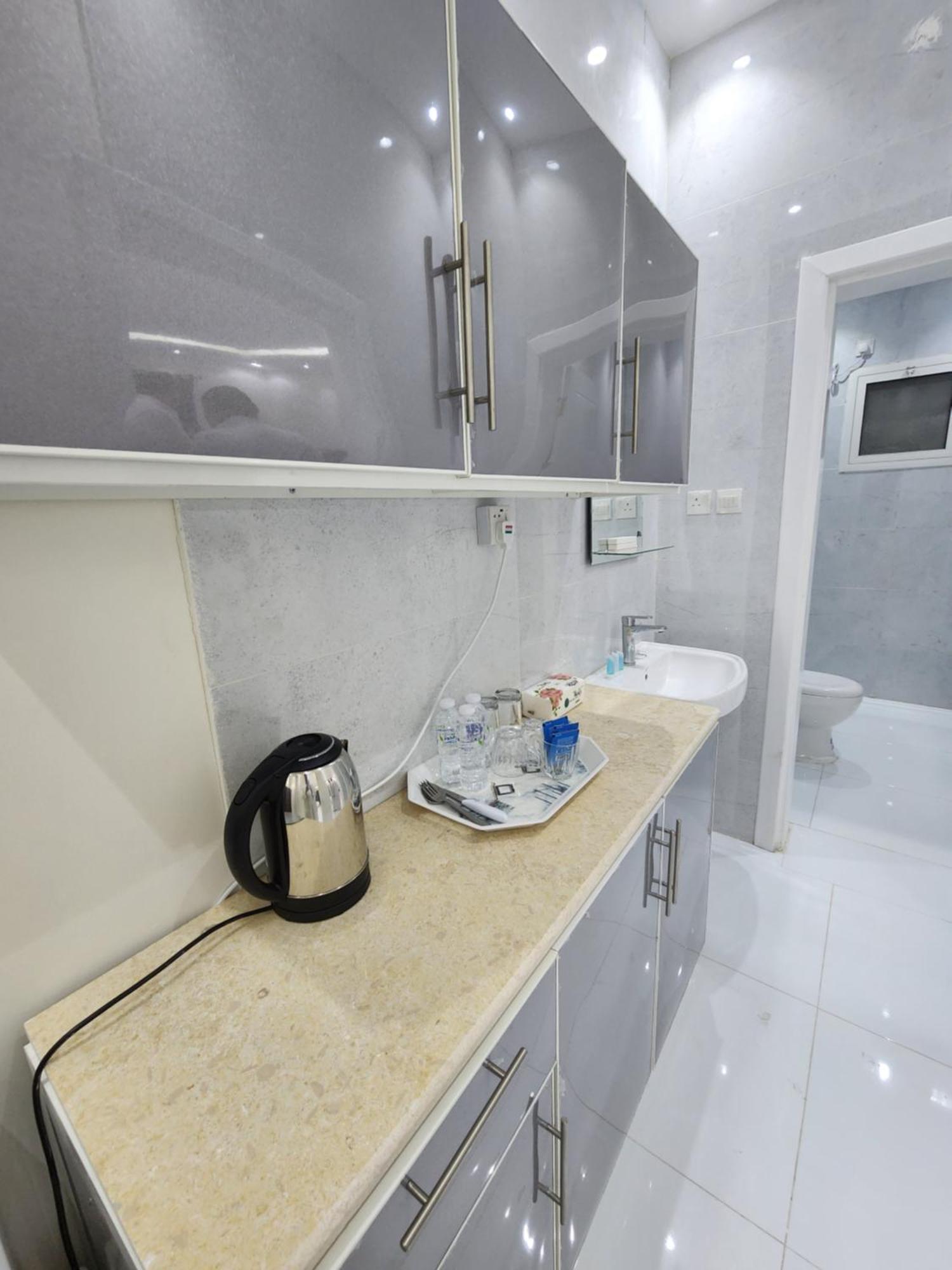 Yaqoot Al Madina Suites العوالي المظهر الخارجي الصورة