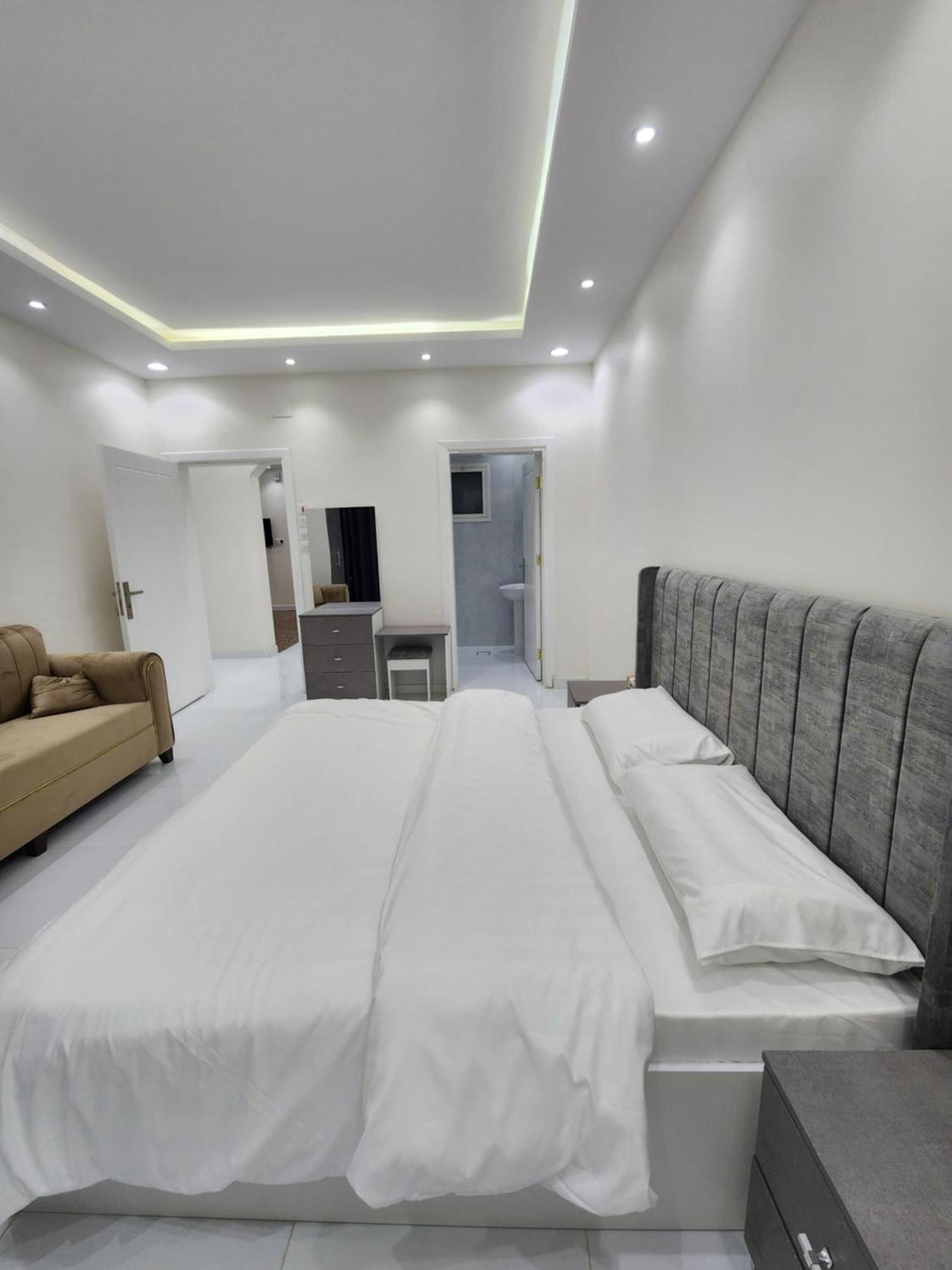 Yaqoot Al Madina Suites العوالي المظهر الخارجي الصورة