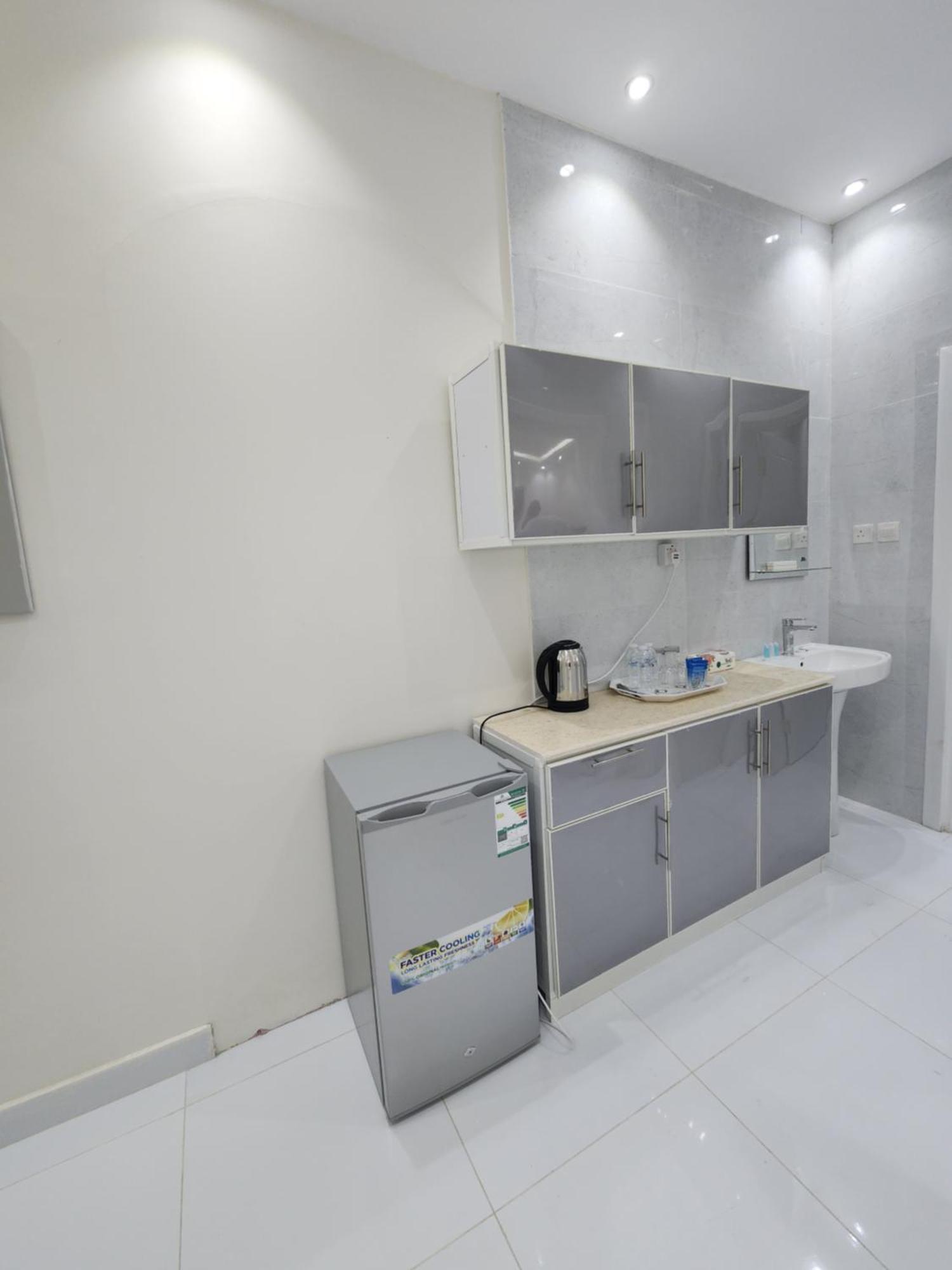 Yaqoot Al Madina Suites العوالي المظهر الخارجي الصورة