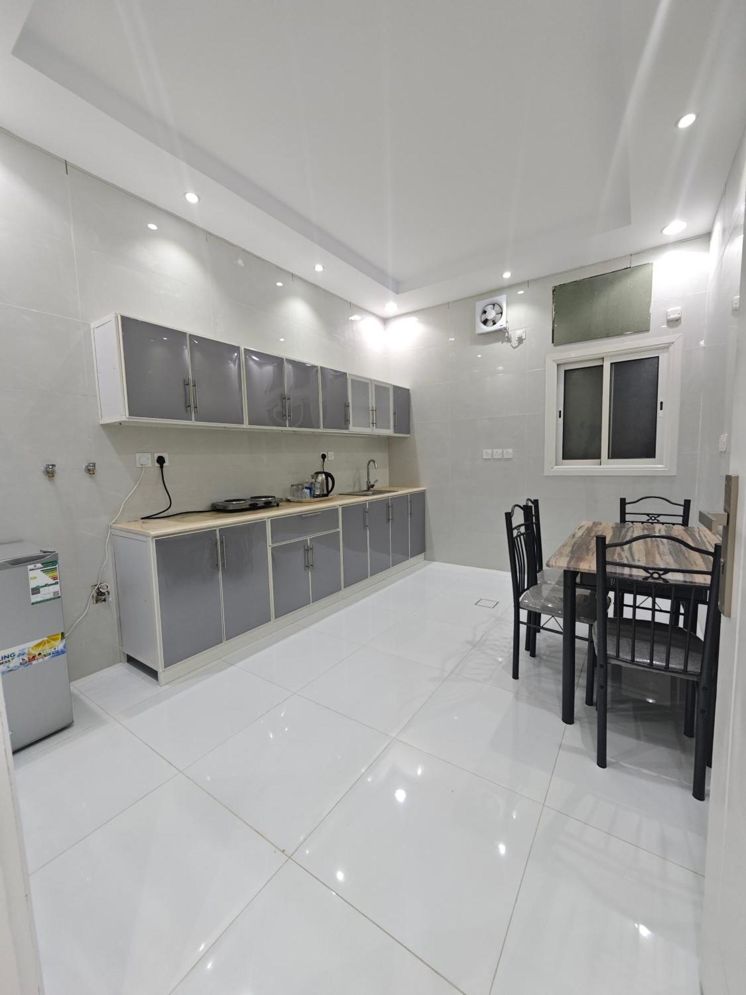 Yaqoot Al Madina Suites العوالي المظهر الخارجي الصورة