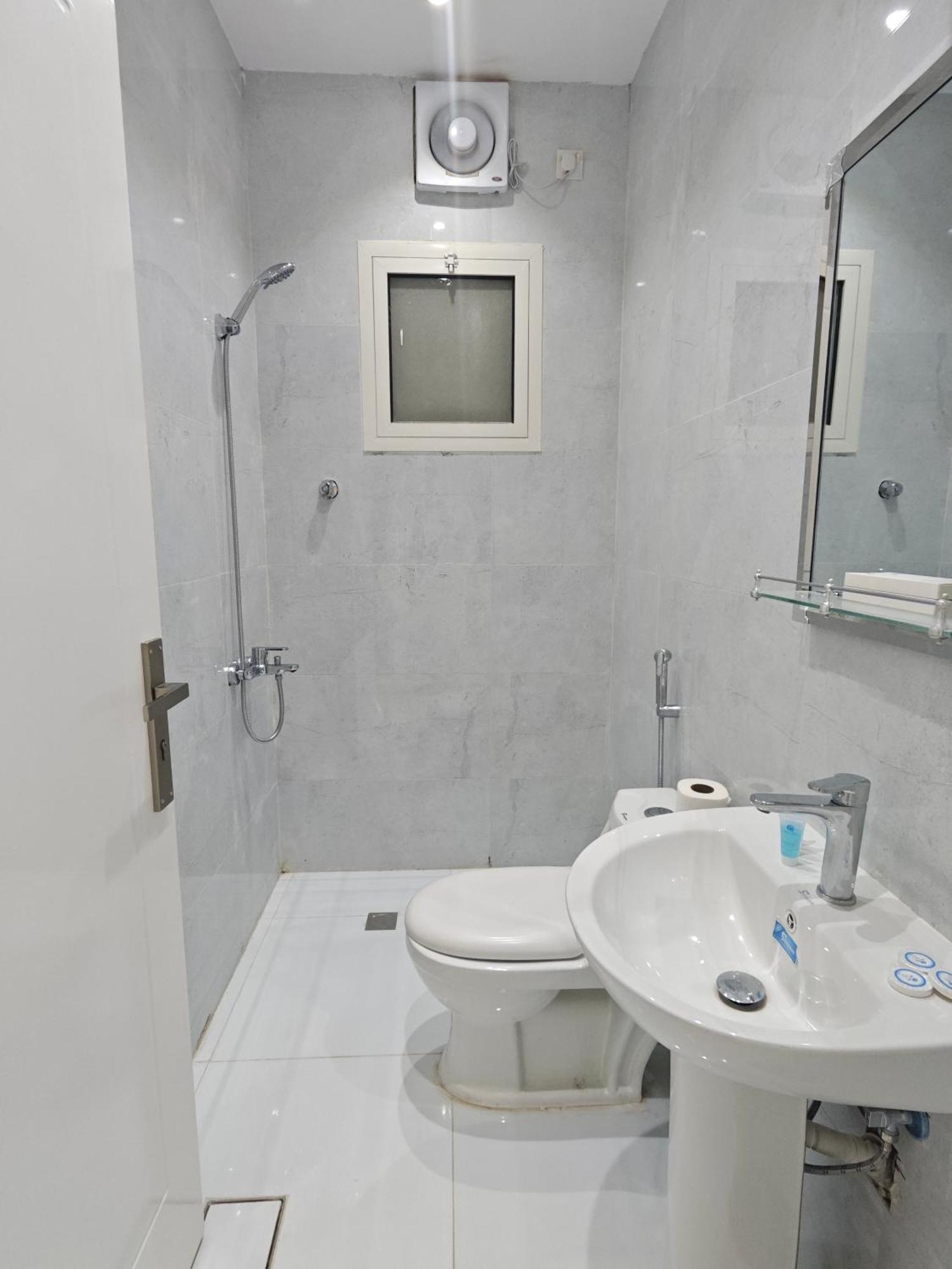Yaqoot Al Madina Suites العوالي المظهر الخارجي الصورة